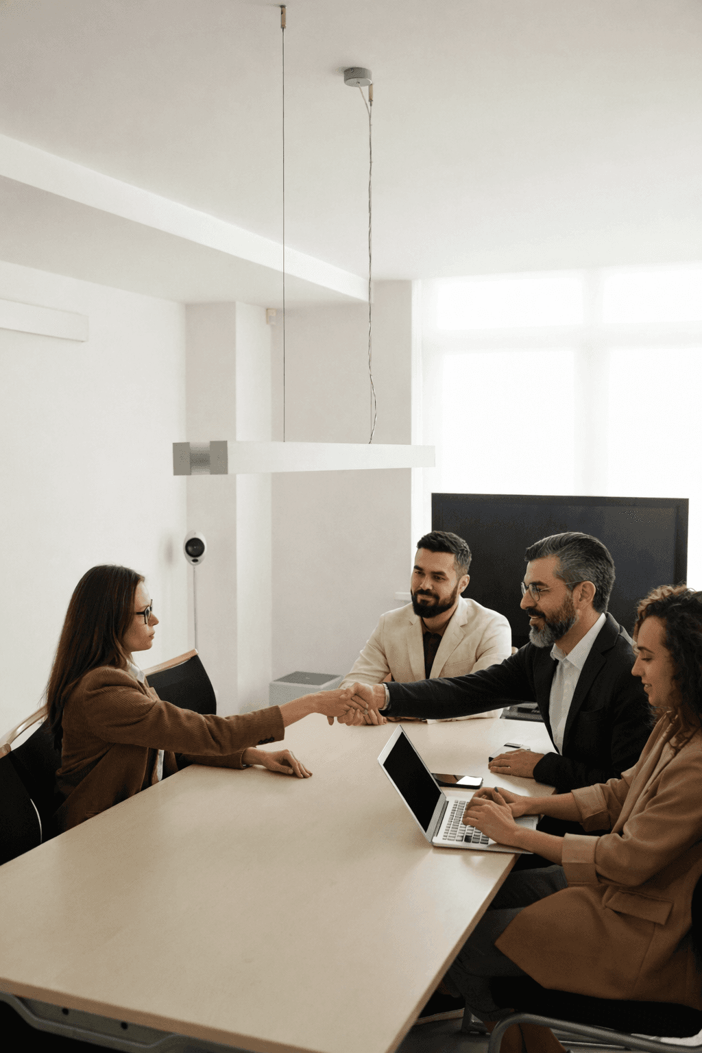 Profesionales en reunión empresarial